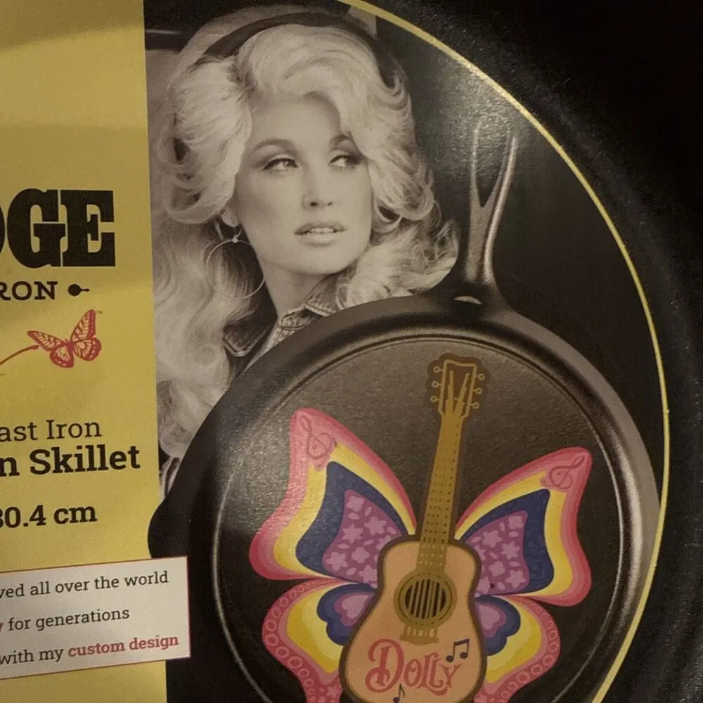 🦋 LODGE~DOLLY PARTON~CAST IRON SKILLET PAN 10.25